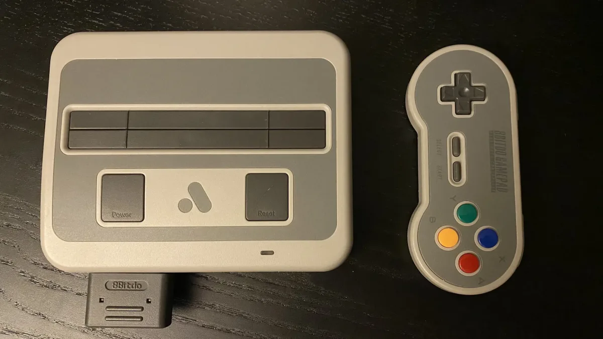 İlk nesil Analogue Super Nt ve 8BitDo SN30 kontrolcü