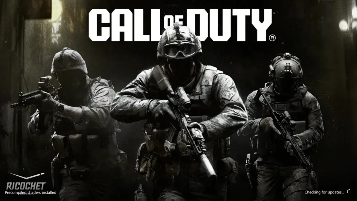 Call of Duty açılış ekranında üç asker ve önceden derlenmiş shader bildirimi