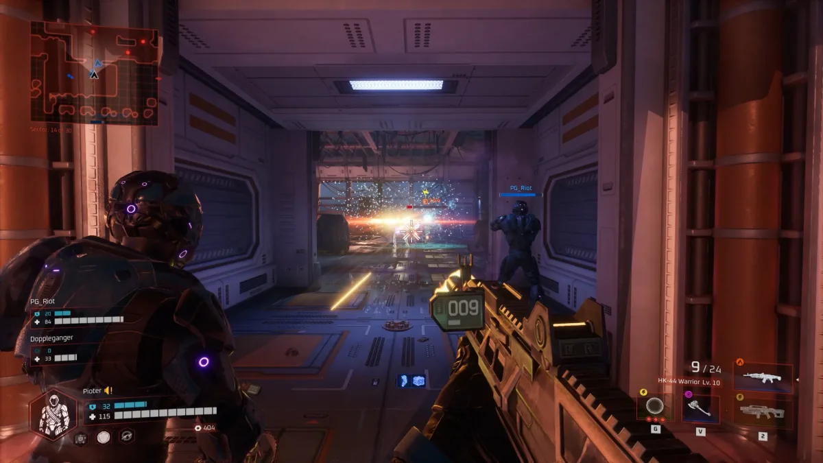 Deadzone Rogue 2'de takım arkadaşıyla koridorda silahlı çatışma