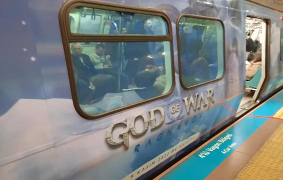 Erken Satışla Gündeme Gelen God of War Ragnarok Reklamları İstanbul Metrosunda