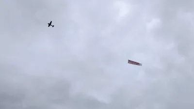 Google I/O Konferansında Protesto: Kürtaj Mahremiyetini Koruyun Pankartlı Uçak