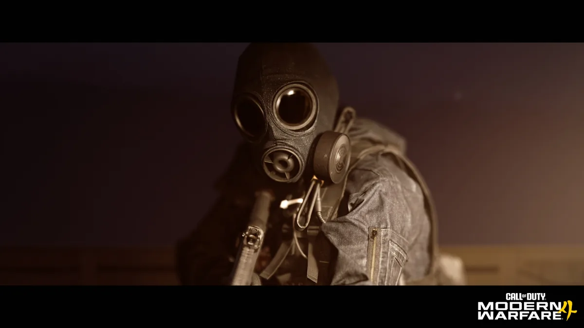 Modern Warfare 4’te gaz maskeli ve silahlı karakter
