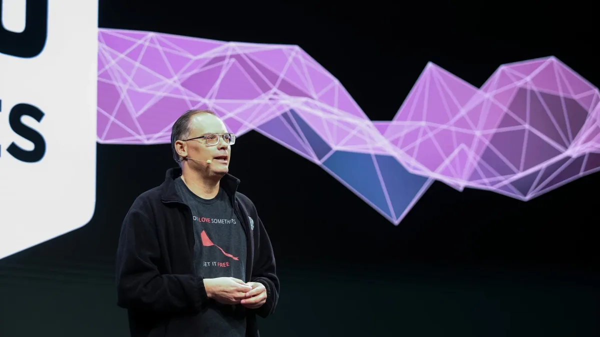 Tim Sweeney, MWC Barcelona 2019’da sahnede konuşurken
