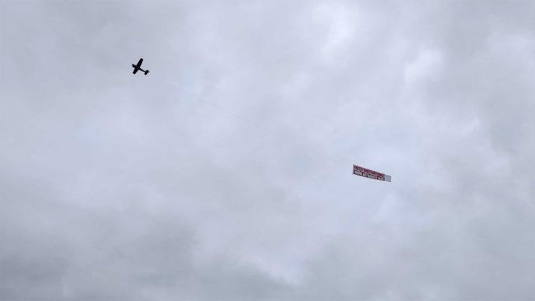 Google I/O Uçak Protesto